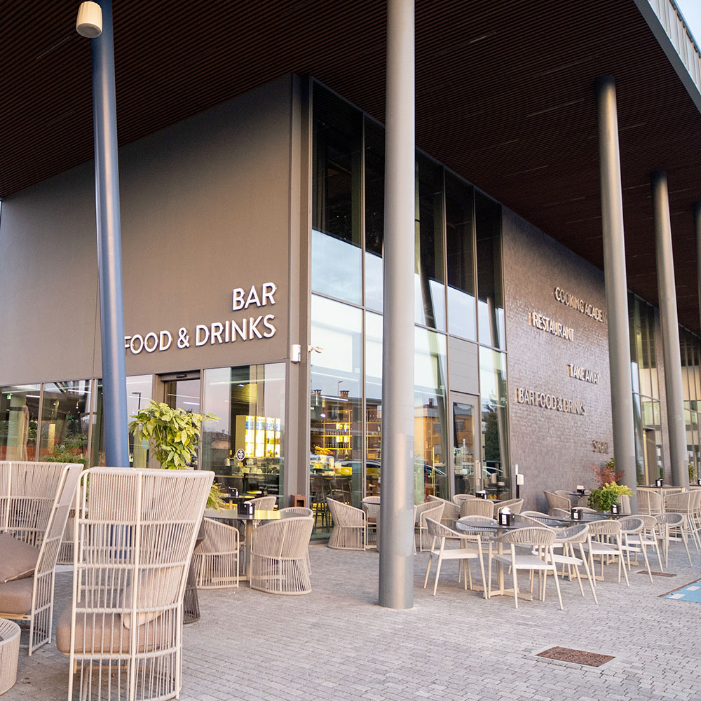 Bar<br>Food & Drinks